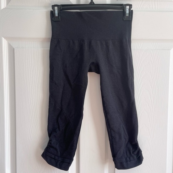Lululemon crop seamless leggings - Picture 1 of 5